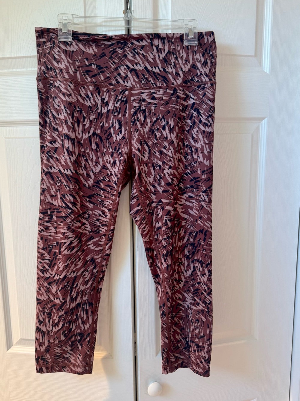 Patterned Zella capri leggings